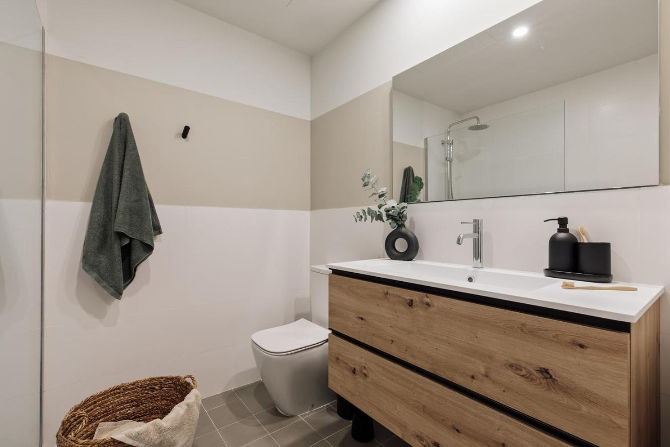 Lejlighed Nal - 2 Bedrooms, Office And Balcony In Eixample Dreta