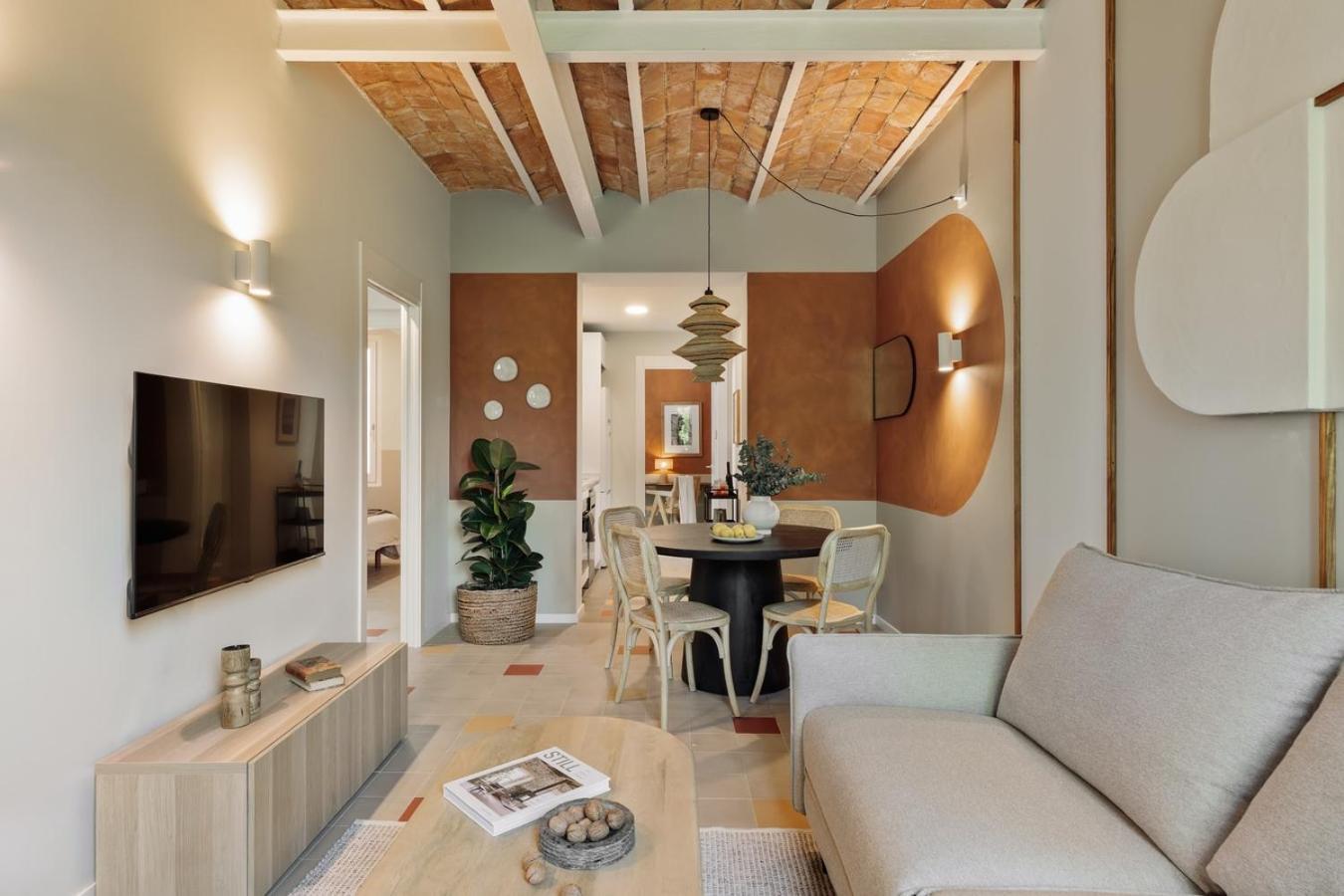 Nal - 2 Bedrooms, Office And Balcony In Eixample Dreta