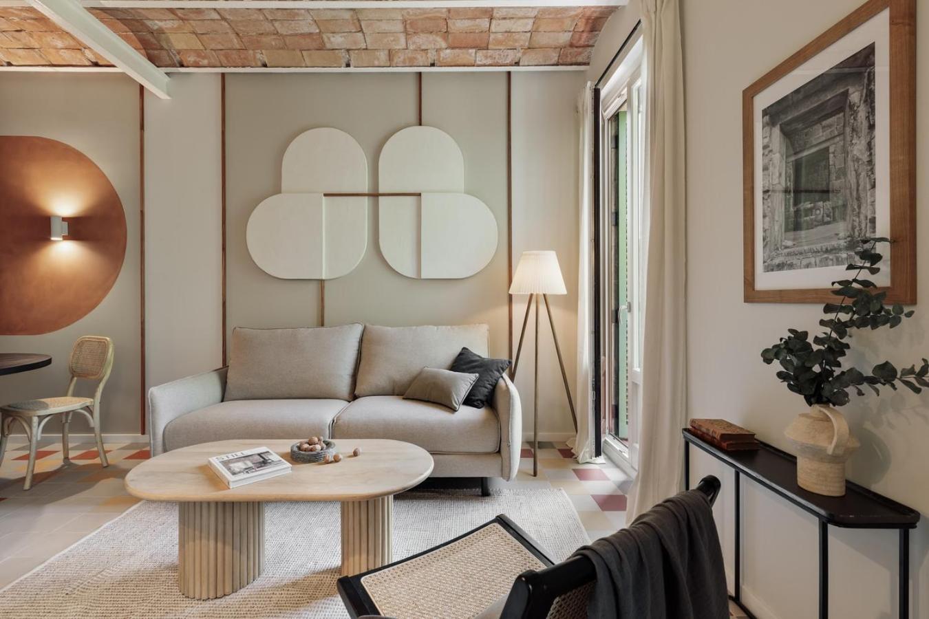 Nal - 2 Bedrooms, Office And Balcony In Eixample Dreta Barcelona